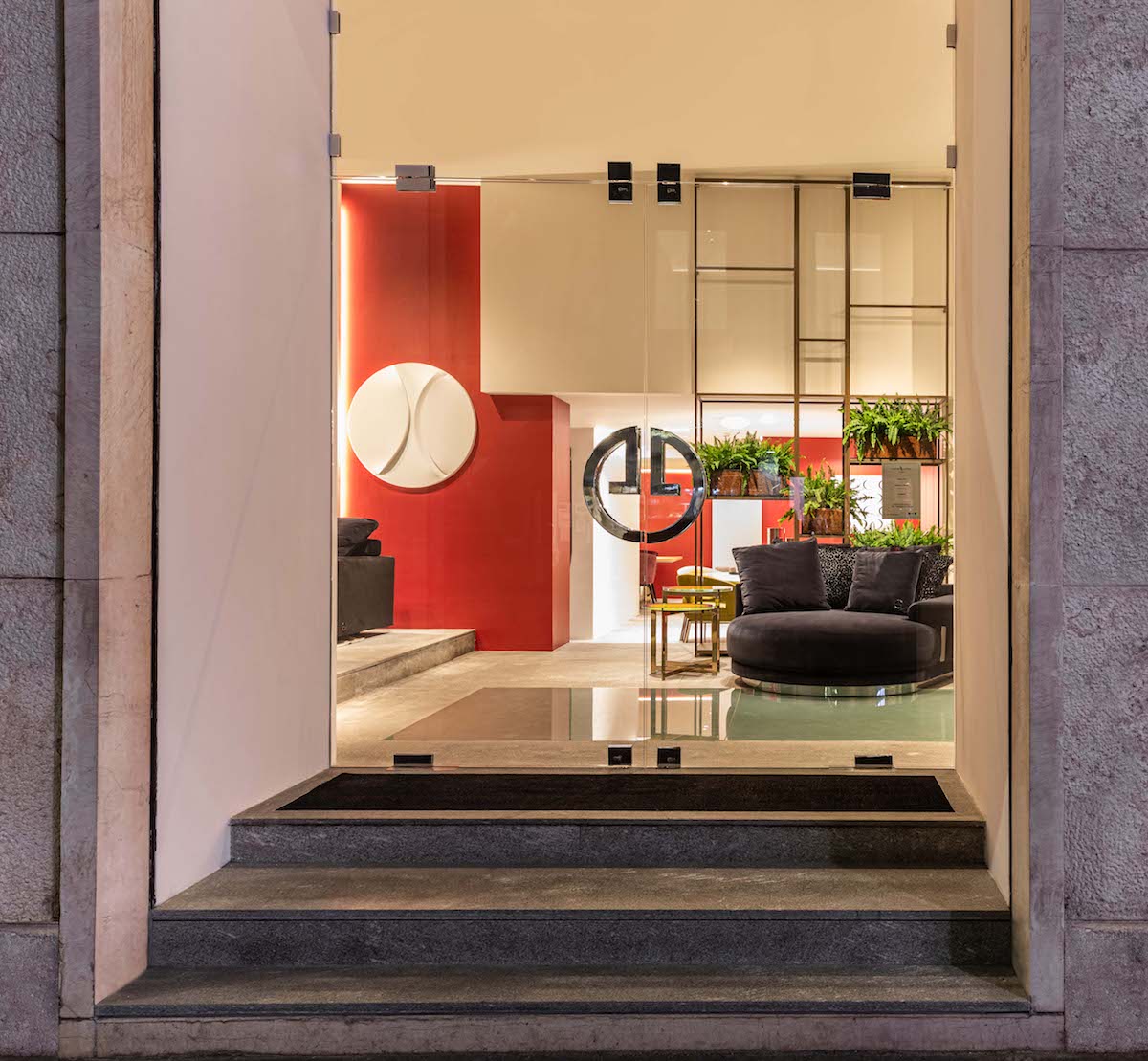 Ingresso del flagship store Luxence.