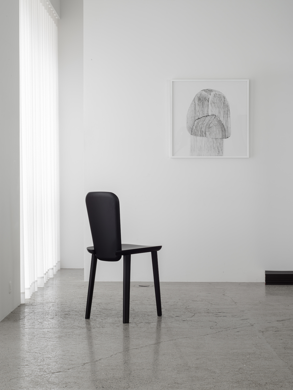 Shaku chair. Photo © Hiroshi Iwasaki
