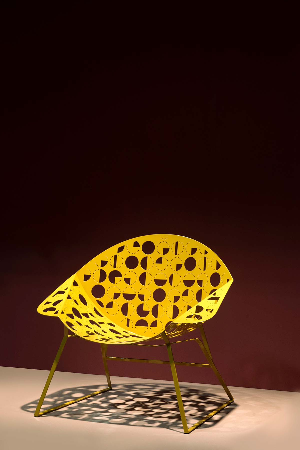 Hen Circle by Da a, Design Angeletti Ruzza