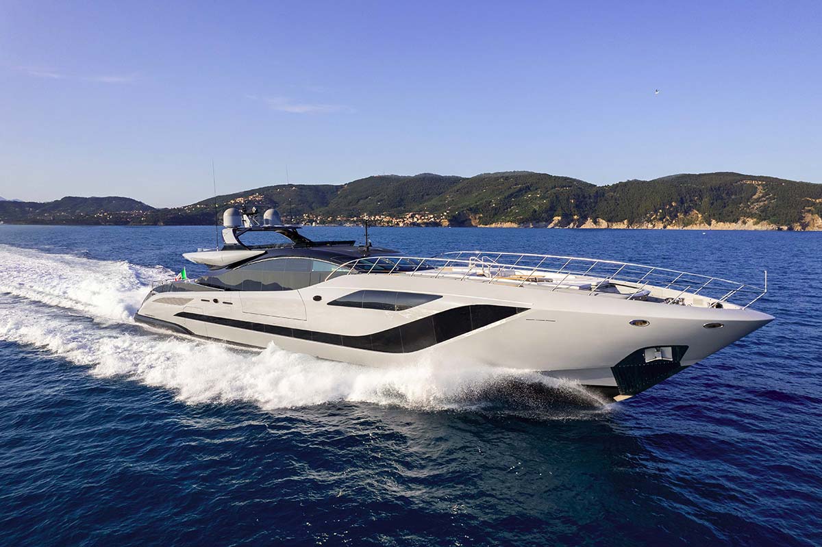 The Mangusta 165 REV, the flagship of the Maxi Open line